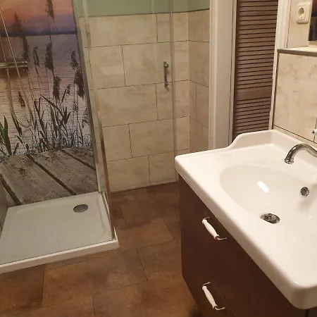 Kranichnest Mit Huehnerhof *