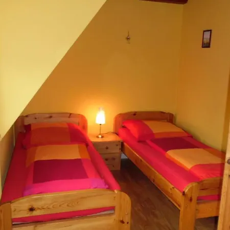 Kranichnest Mit Huehnerhof *