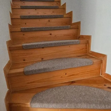 Kranichnest Mit Huehnerhof *