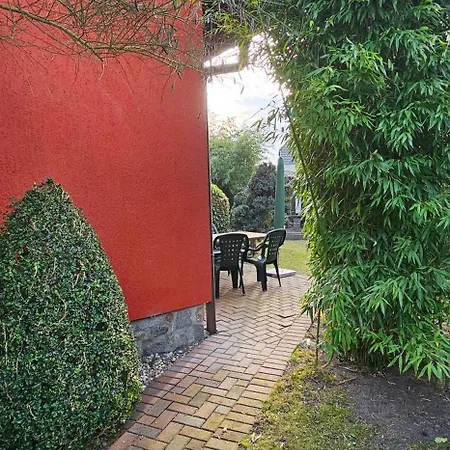 Kranichnest Mit Huehnerhof *